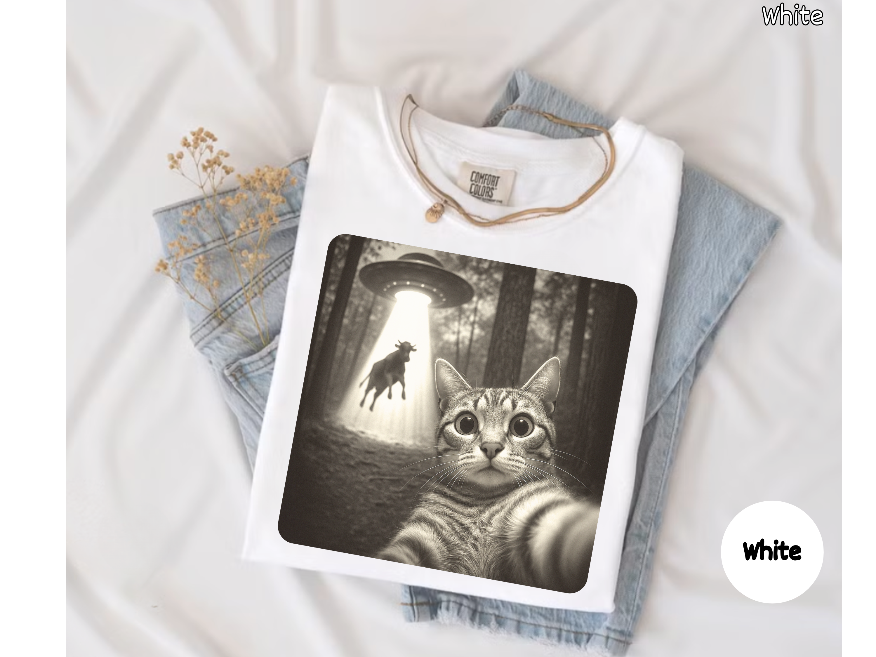 Alien abduction cat selfie t-shirt showing cat under UFO beam capturing selfie perfect for cat lovers and alien humor fans.
