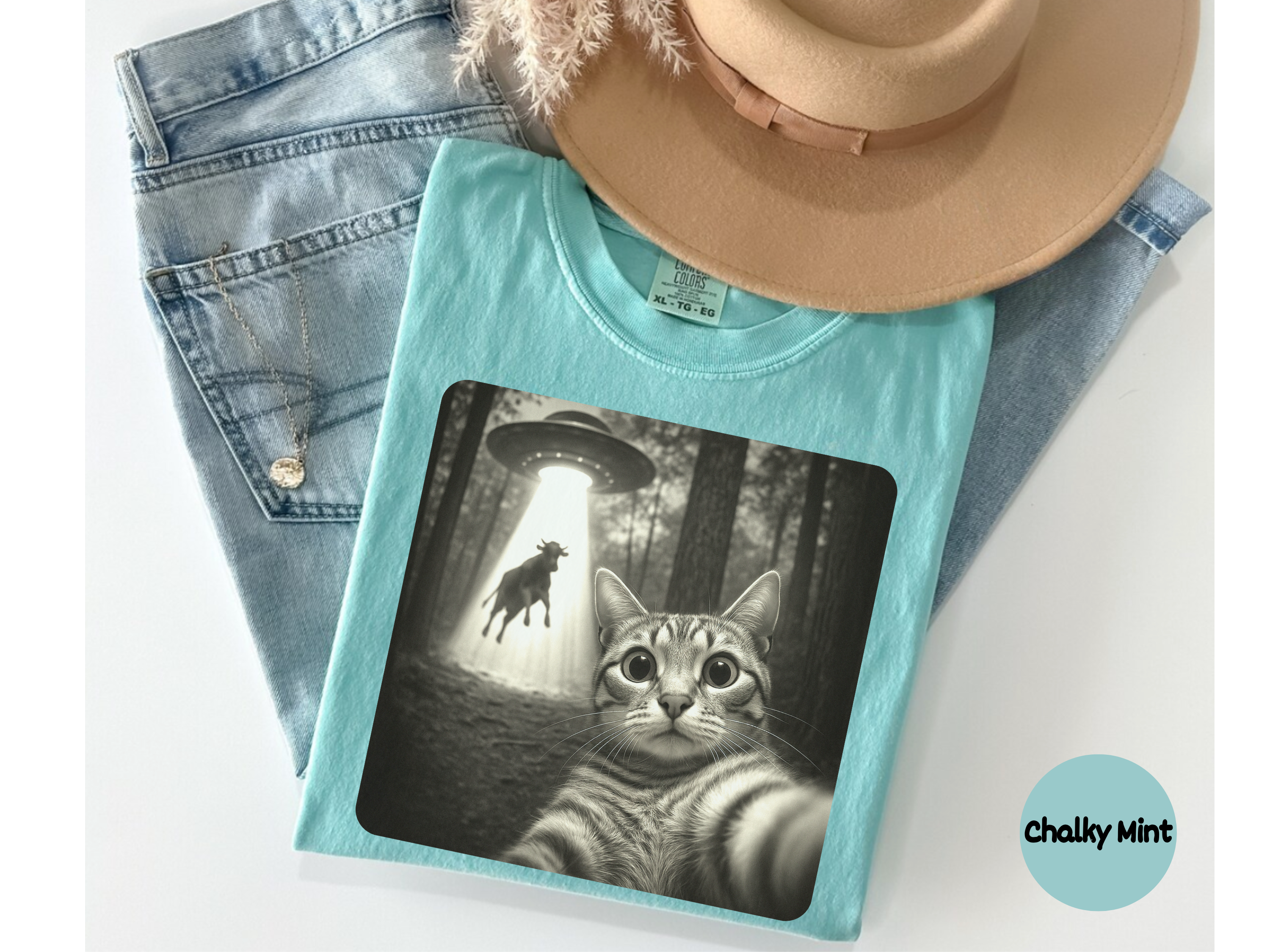 Funny cat shirt featuring alien abduction scene with feline taking selfie great for cat lovers and humor wardrobe.